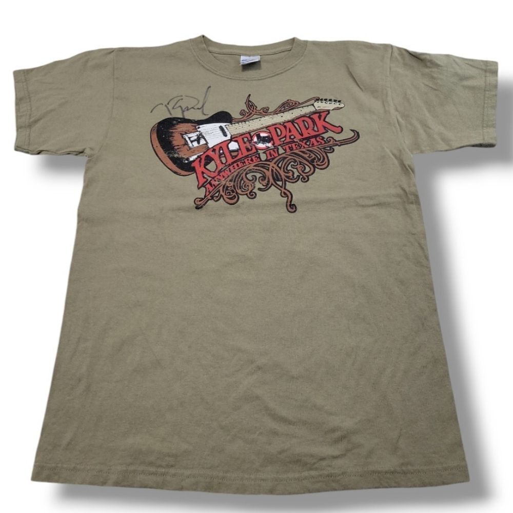 Gildan Shirt Size Medium Autographed Kyle Park Anywhere In Texas T-Shirt Graphic